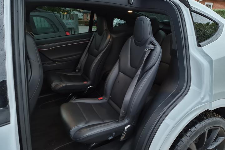 Hvid Tesla Model X fra 2019