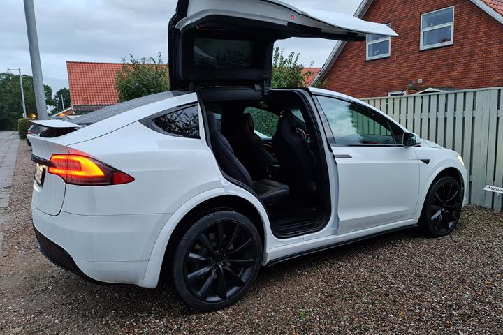 Hvid Tesla Model X fra 2019