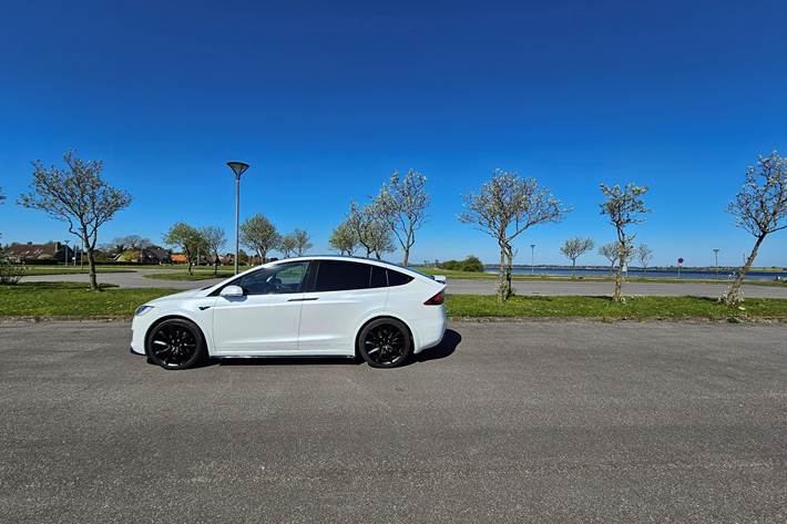 Hvid Tesla Model X fra 2019