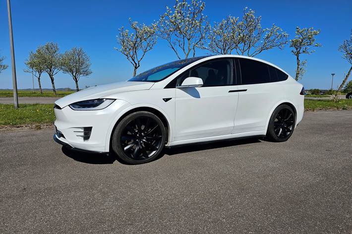 Hvid Tesla Model X fra 2019