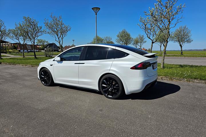 Hvid Tesla Model X fra 2019