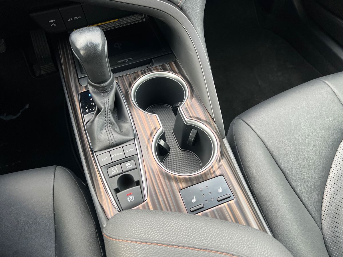 Sort Toyota Camry fra 2021