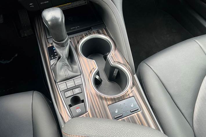 Sort Toyota Camry fra 2021