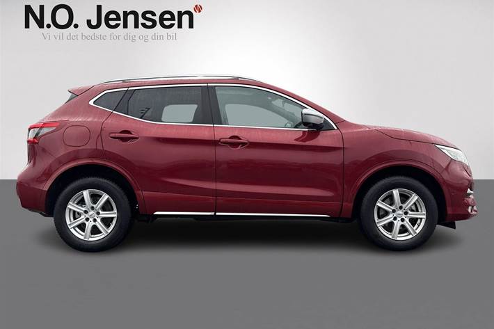 Rød Nissan Qashqai fra 2019