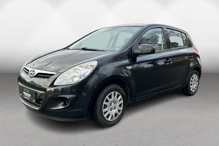 Sort Hyundai i20 fra 2010 set udefra