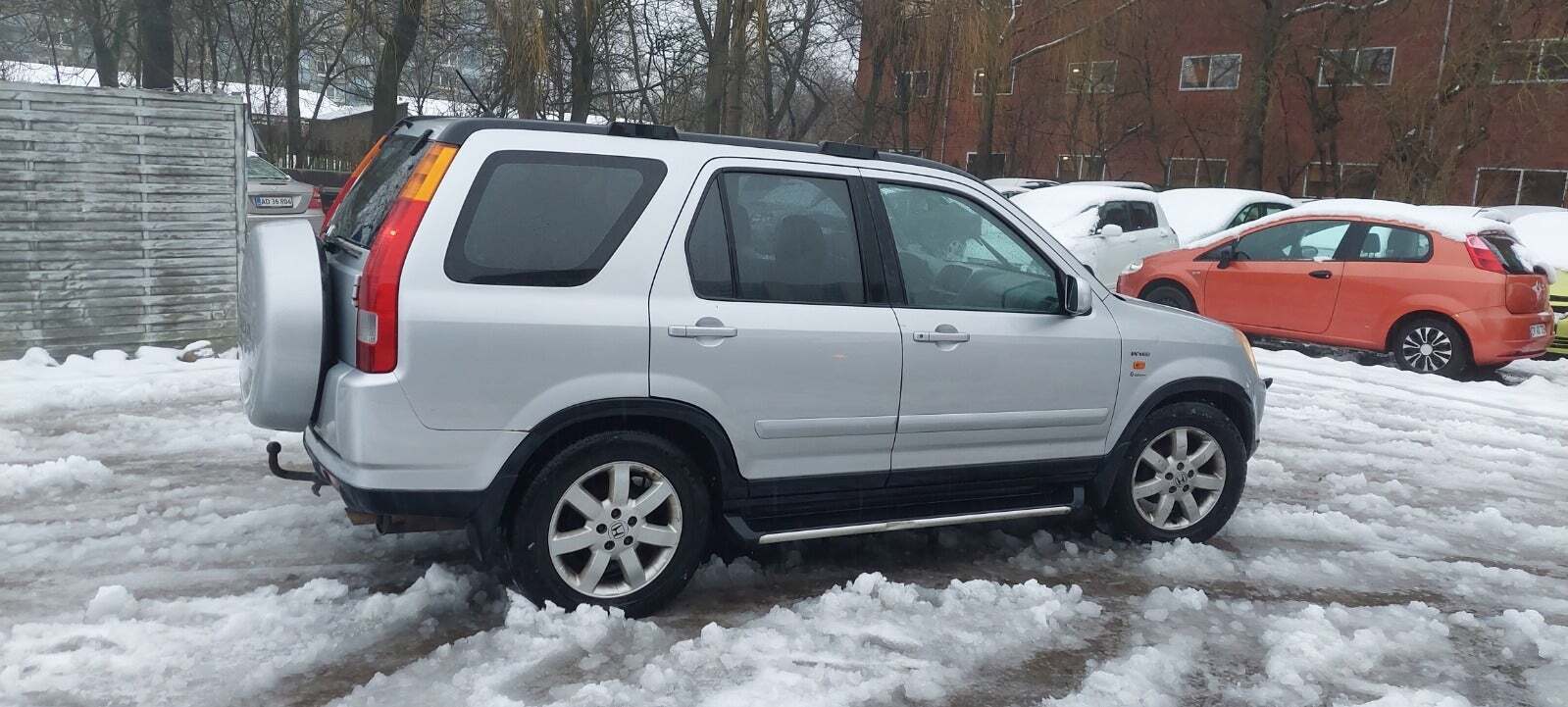 Sølv Honda CR-V fra 2003