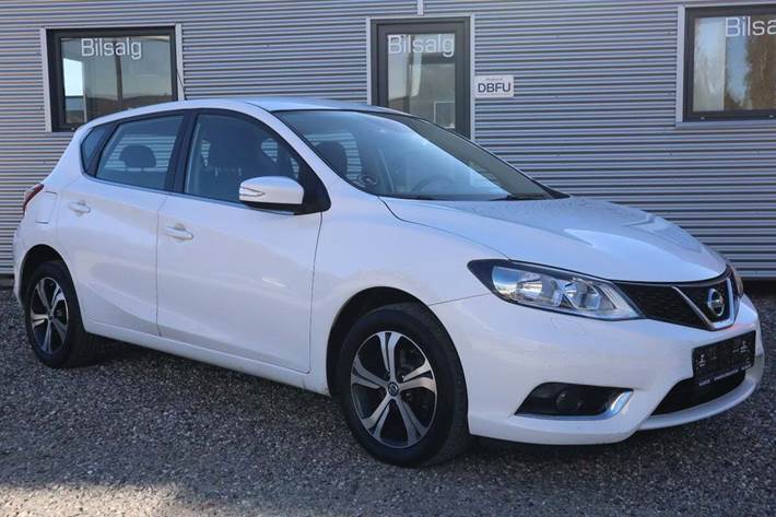 Hvid Nissan Pulsar fra 2018 set udefra