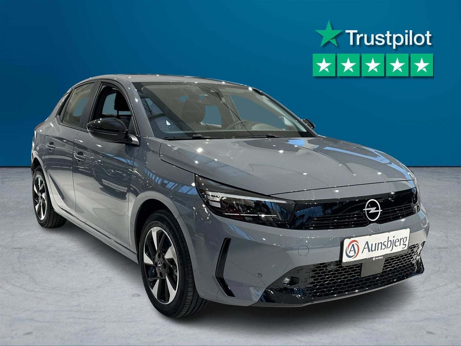 Grå Opel Corsa-e fra 2024 set udefra