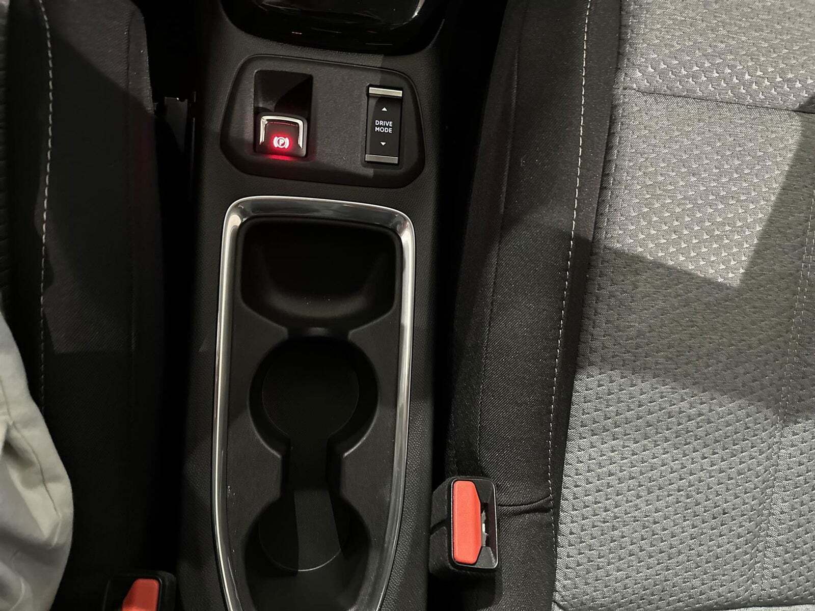 Grå Opel Corsa-e fra 2024