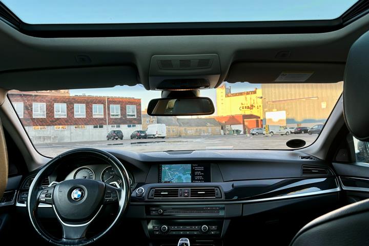 Sort BMW 520d fra 2011