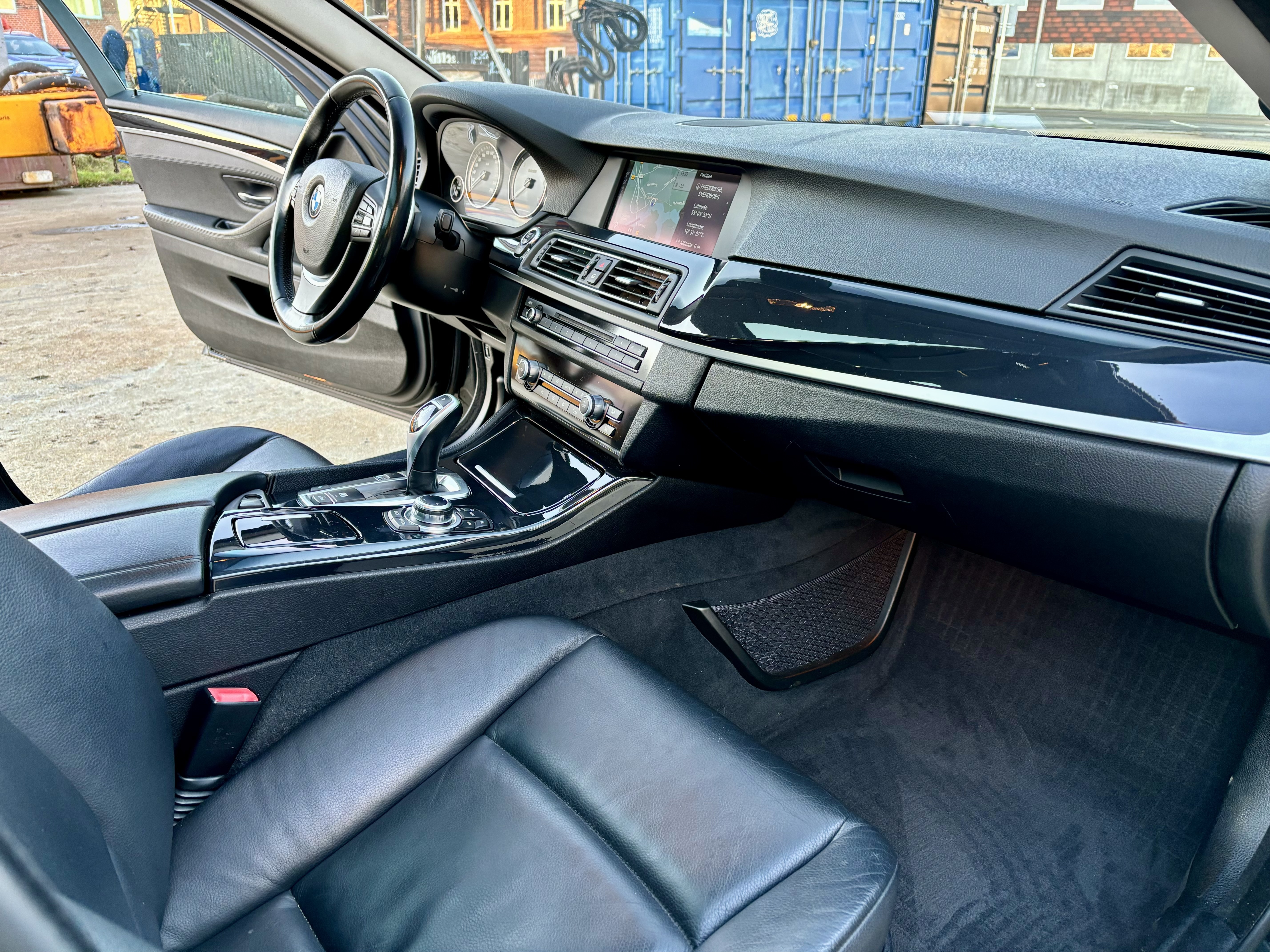 Sort BMW 520d fra 2011