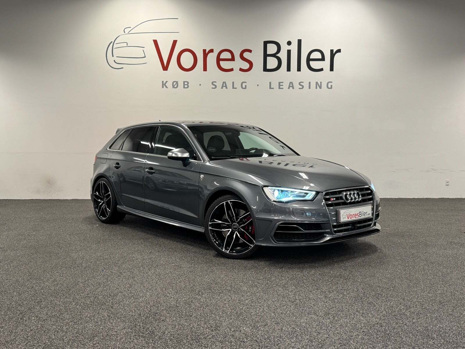 Grå Audi S3 fra 2014 set udefra