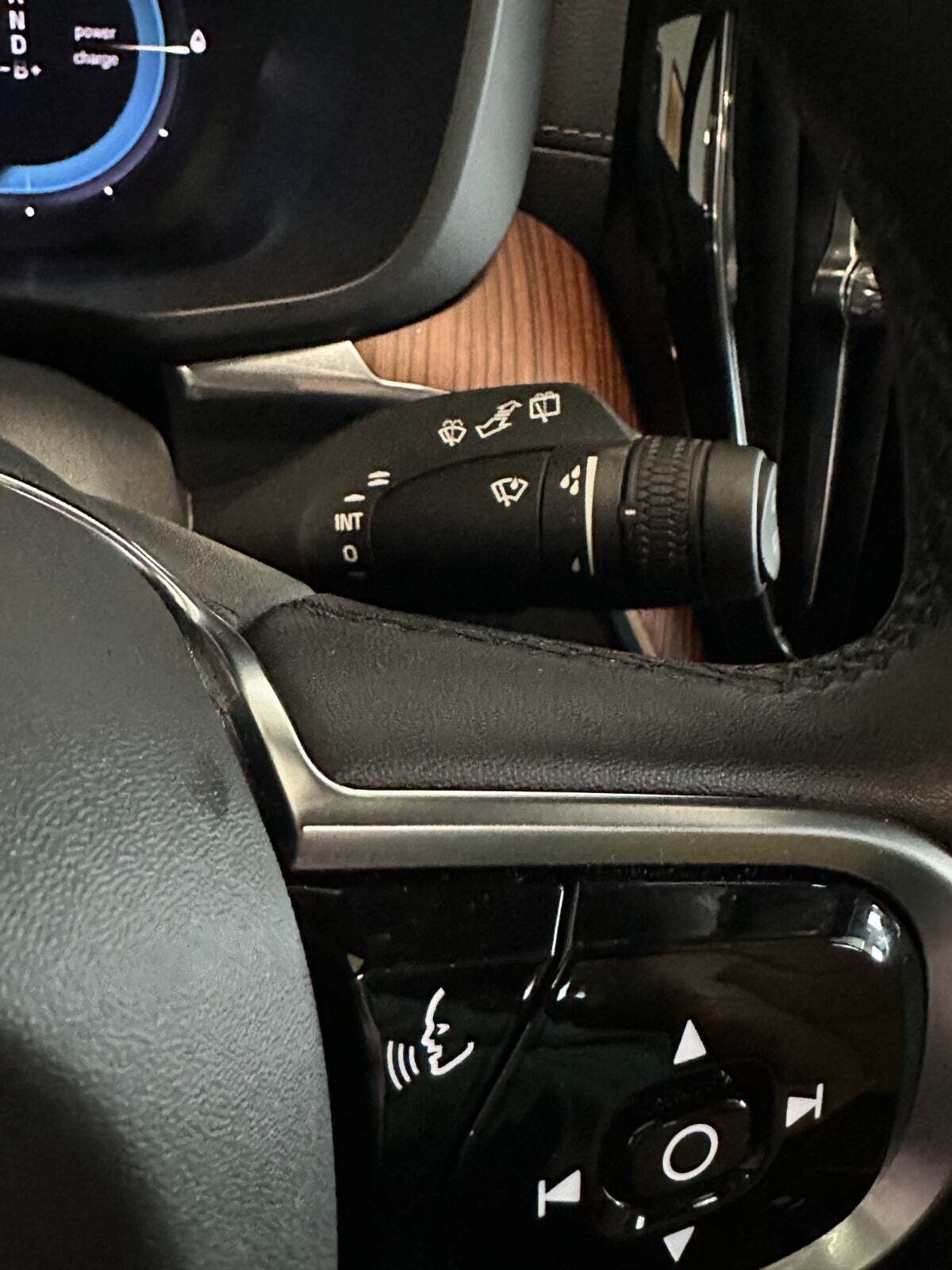 Blå Volvo XC60 fra 2023