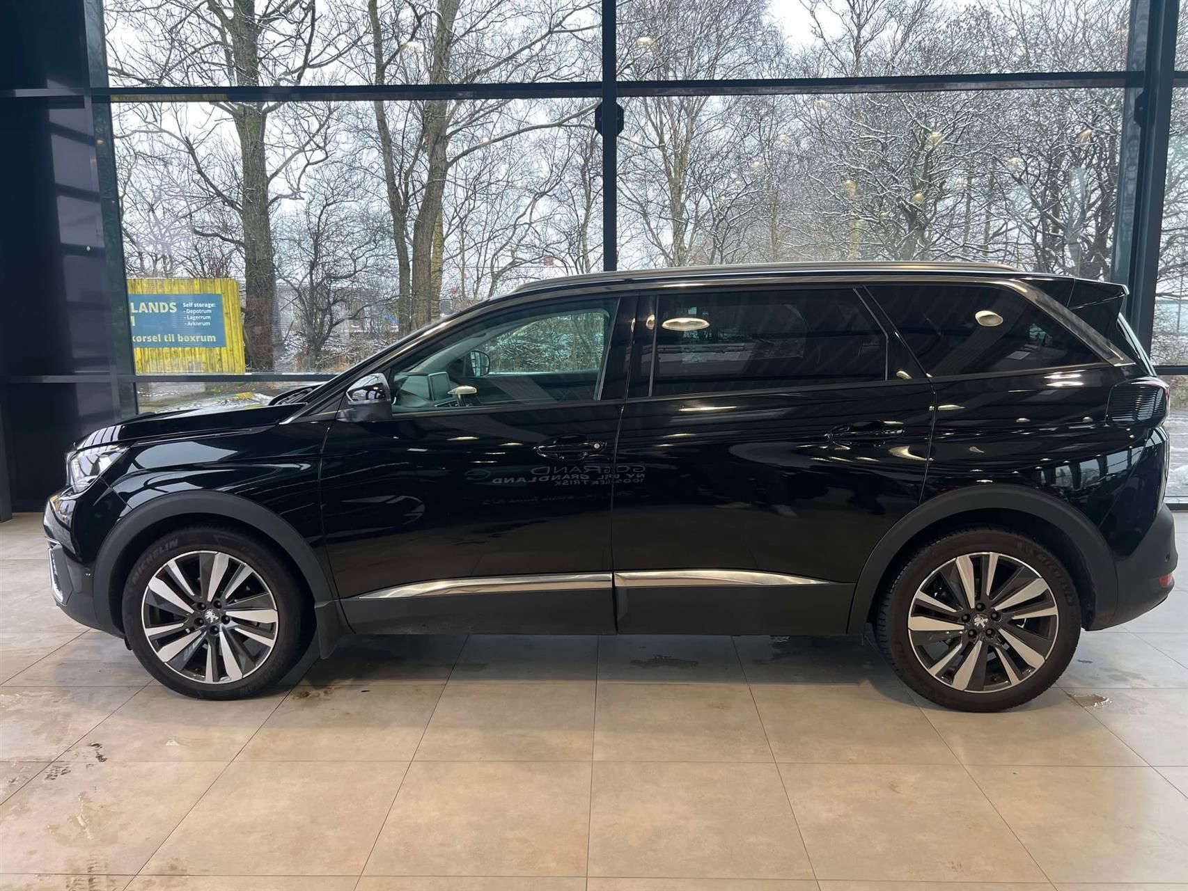 Sort Peugeot 5008 fra 2019