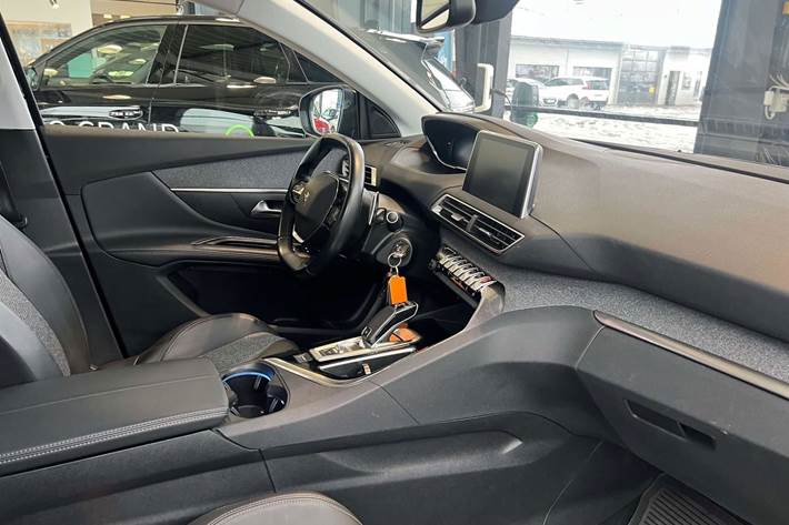 Sort Peugeot 5008 fra 2019