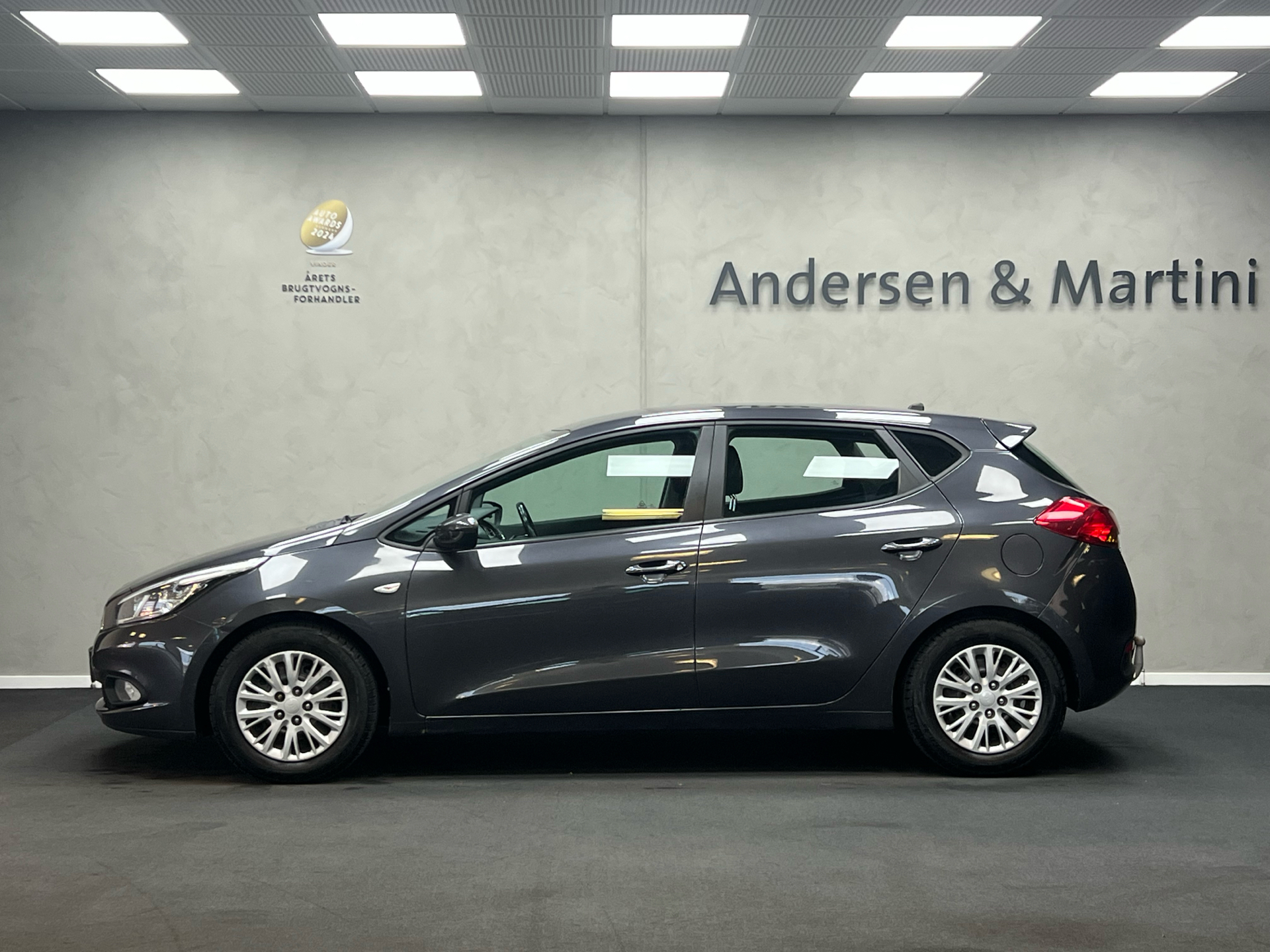 Grå Kia Ceed fra 2013