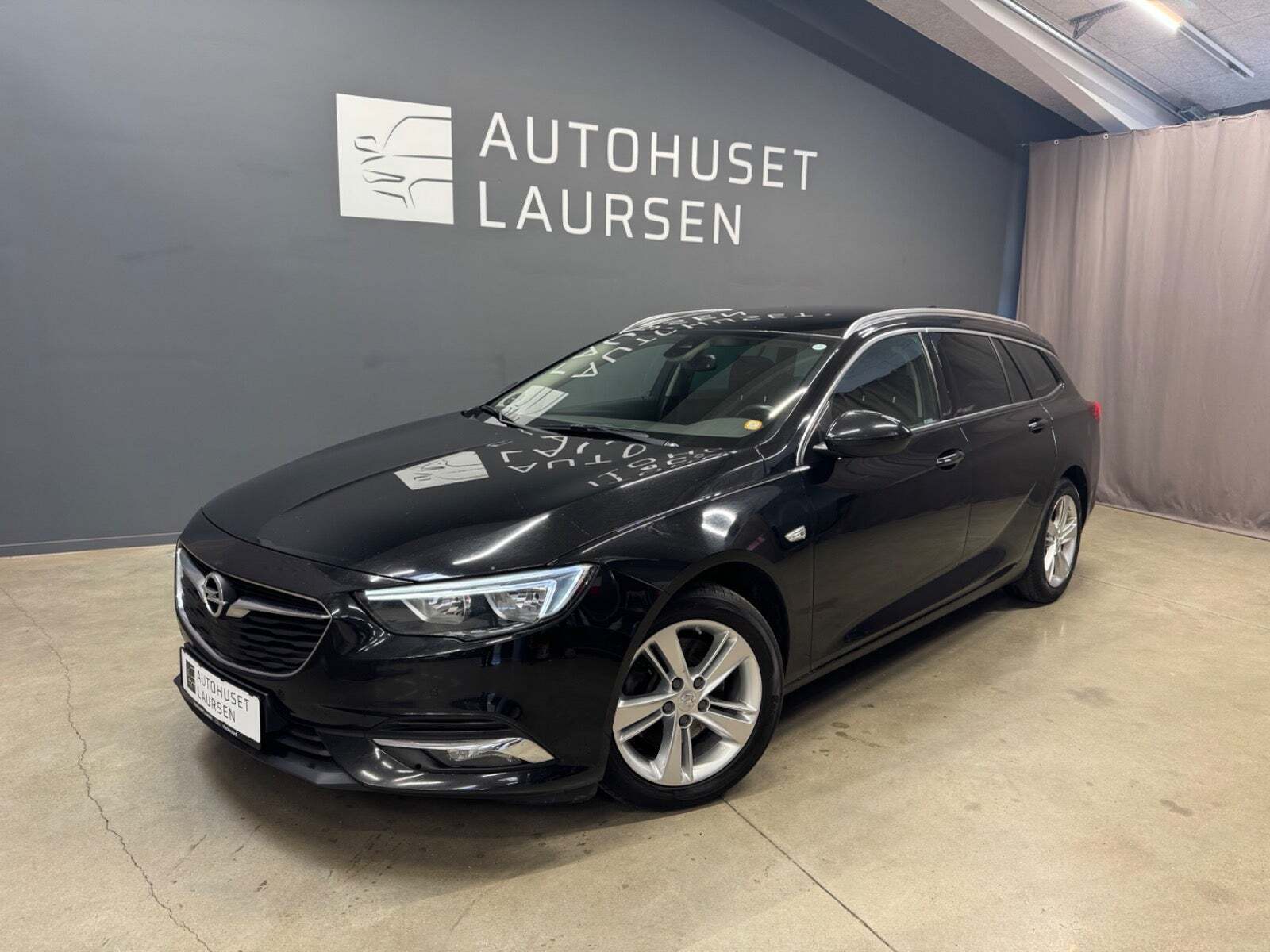 Grå Opel Insignia fra 2018