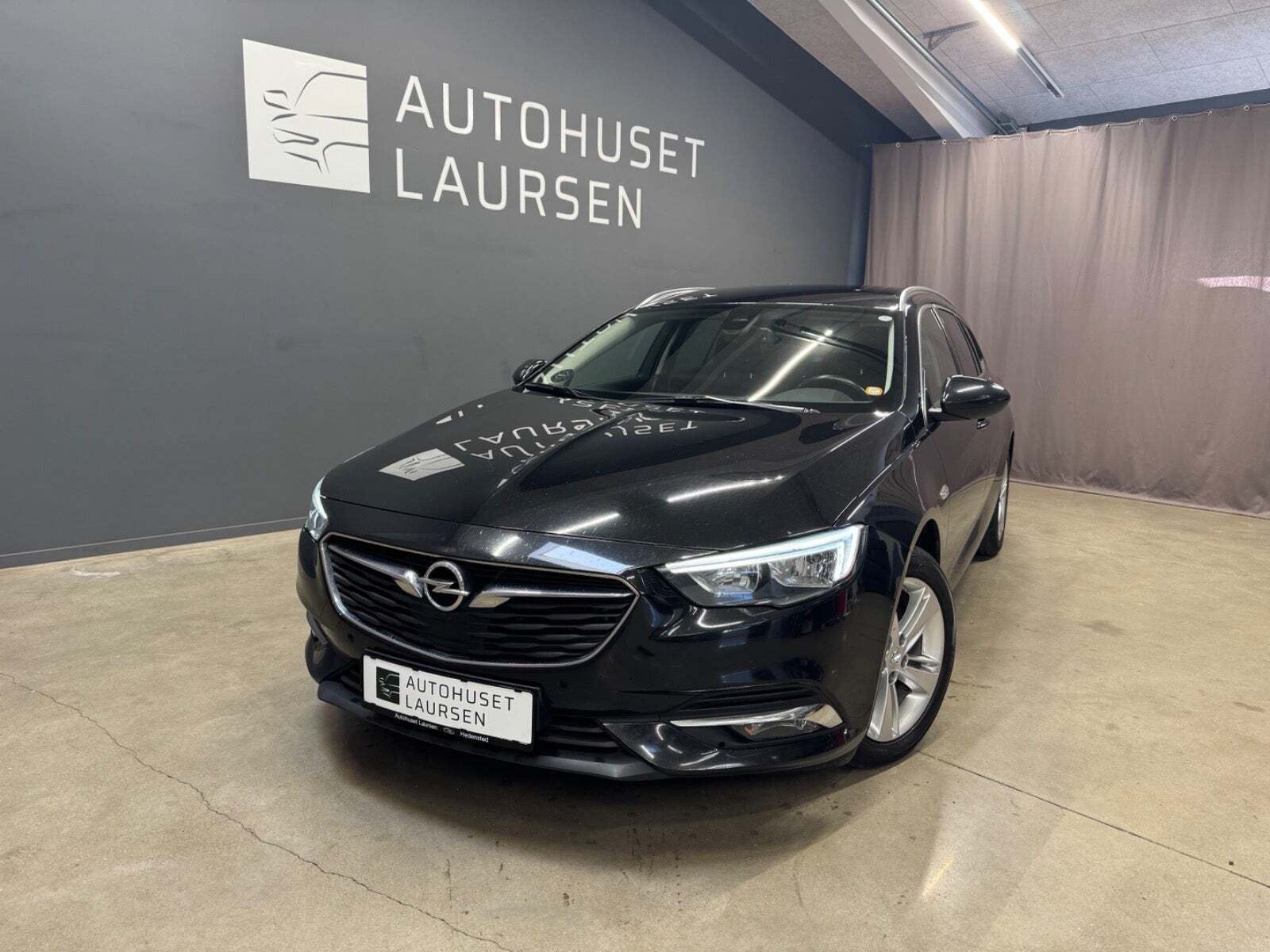Grå Opel Insignia fra 2018