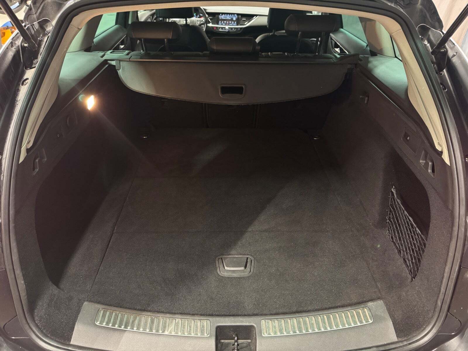 Grå Opel Insignia fra 2018