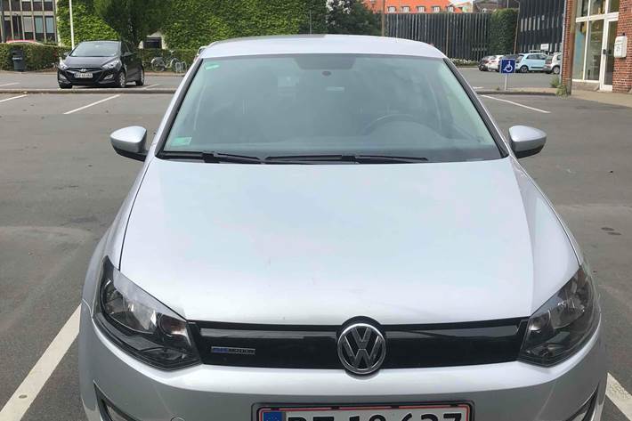 Grå VW Polo fra 2011