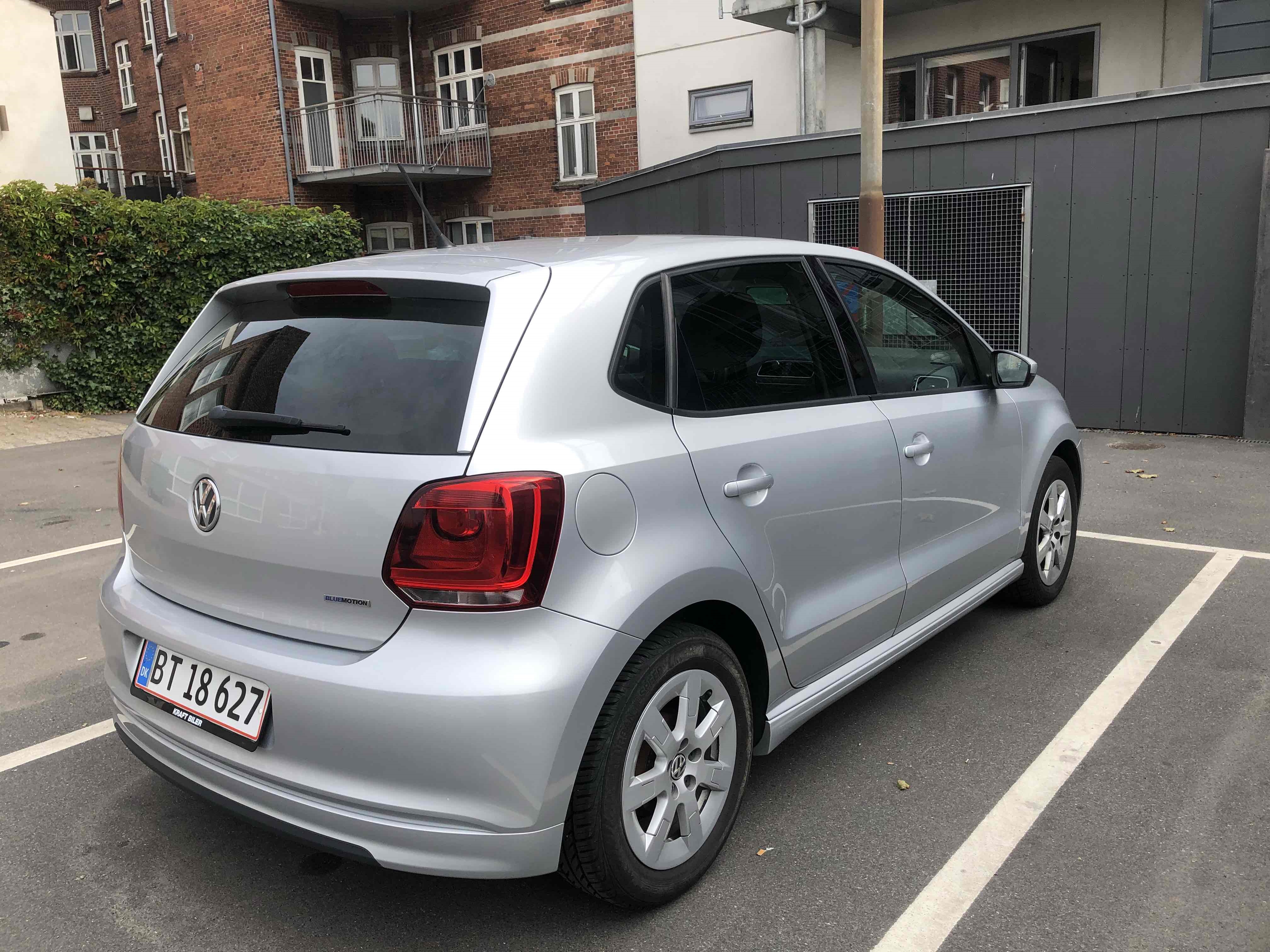 Grå VW Polo fra 2011