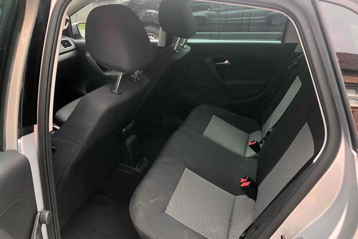 Grå VW Polo fra 2011
