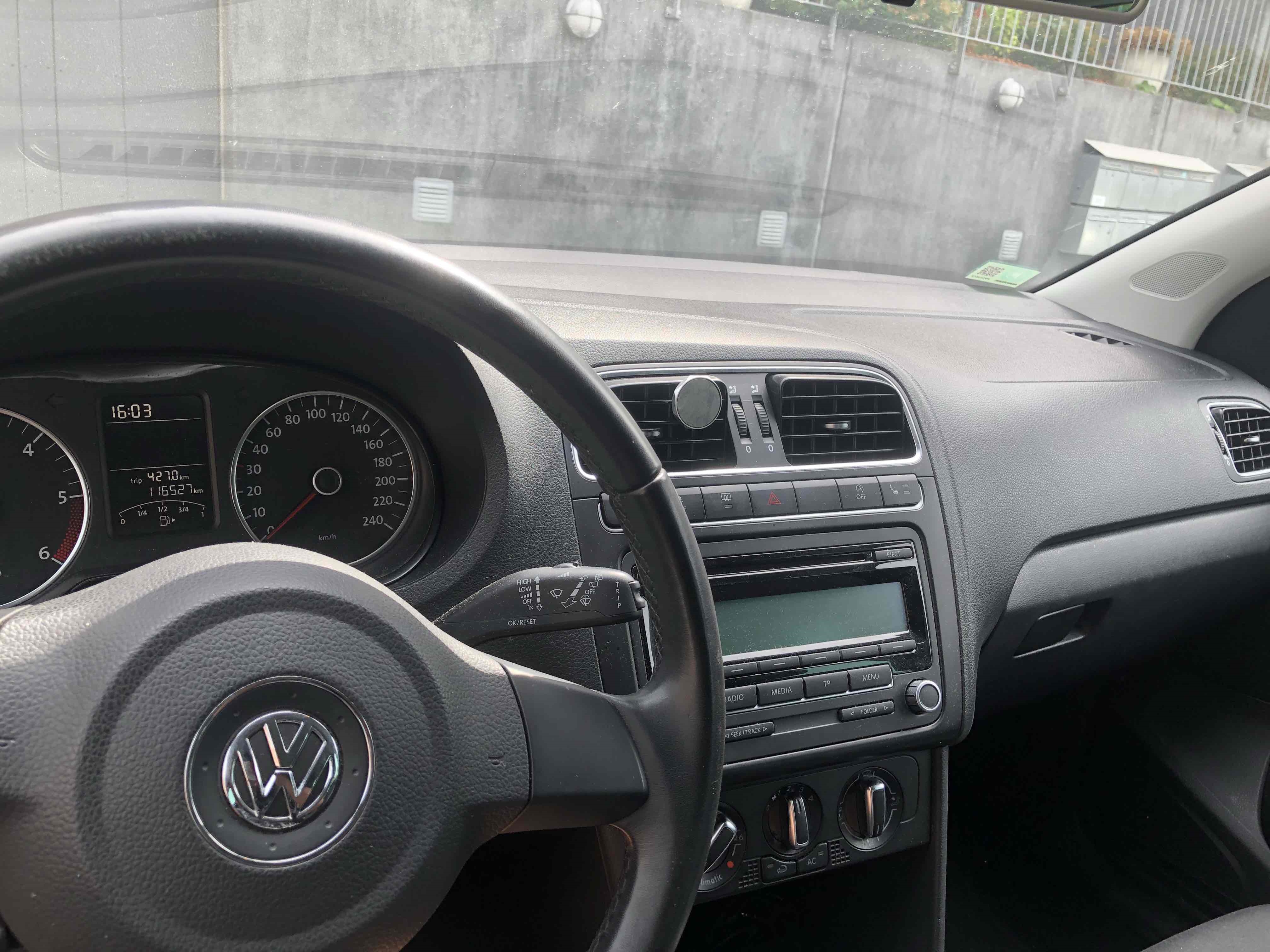Grå VW Polo fra 2011