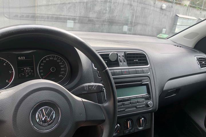 Grå VW Polo fra 2011
