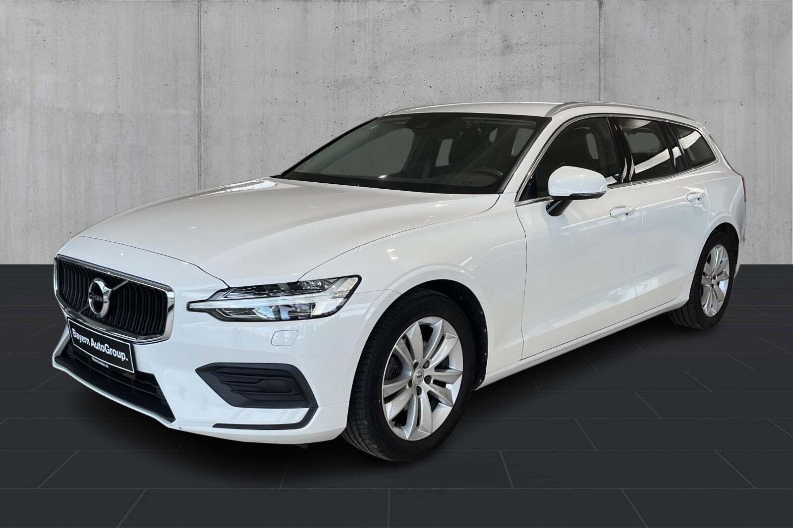 Hvid Volvo V60 fra 2019 set udefra