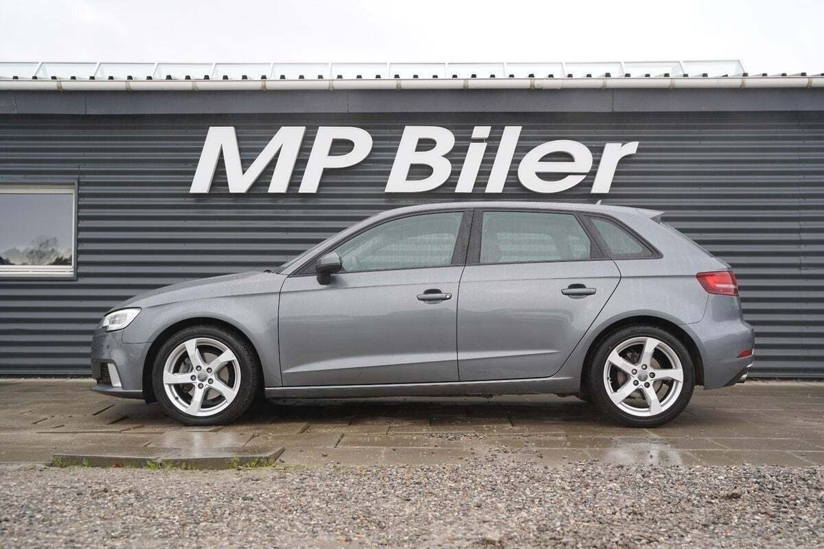 Grå Audi A3 fra 2018