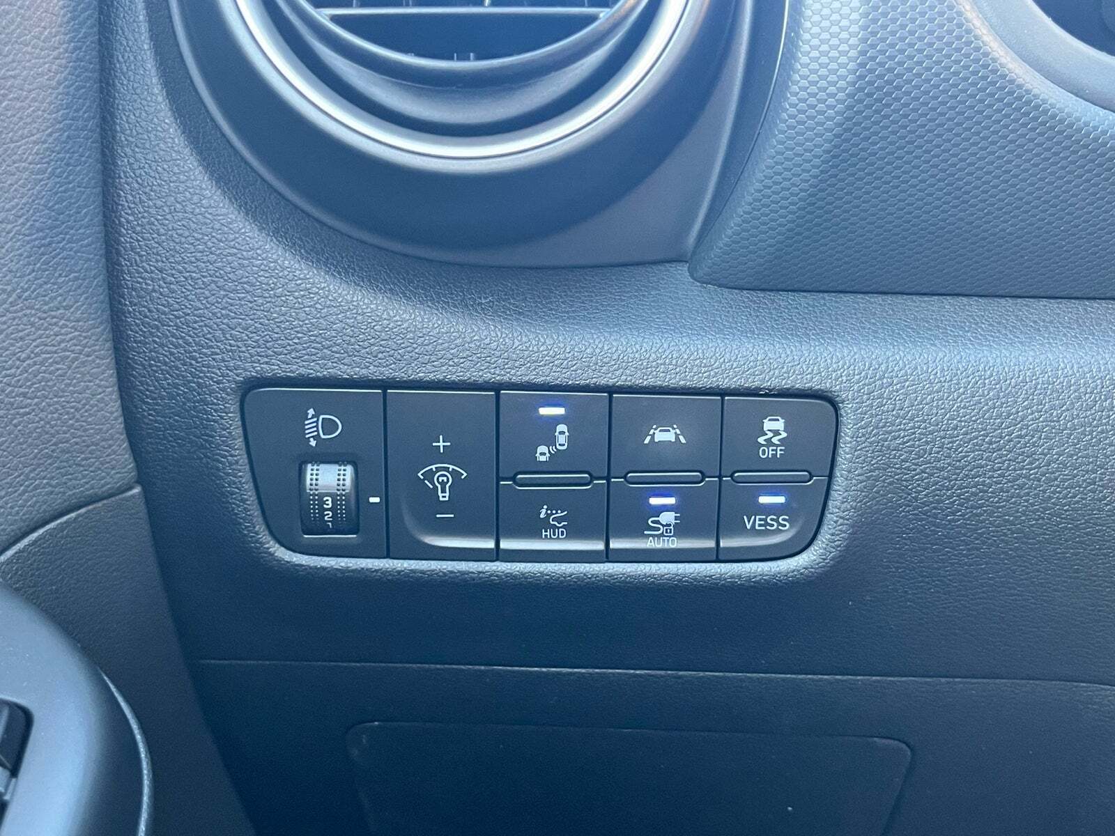 Grå Hyundai Kona fra 2020