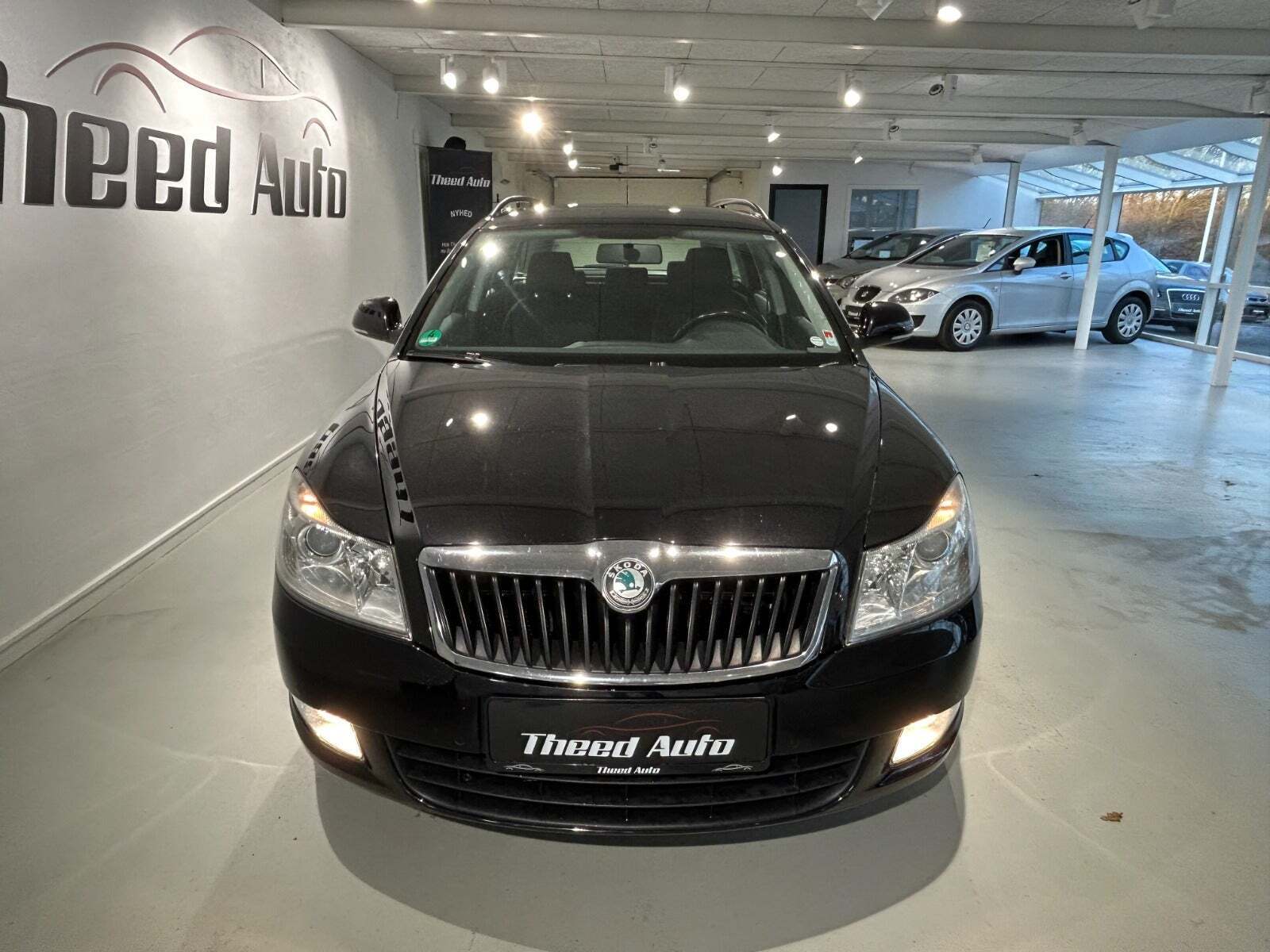 Sort Skoda Octavia fra 2011