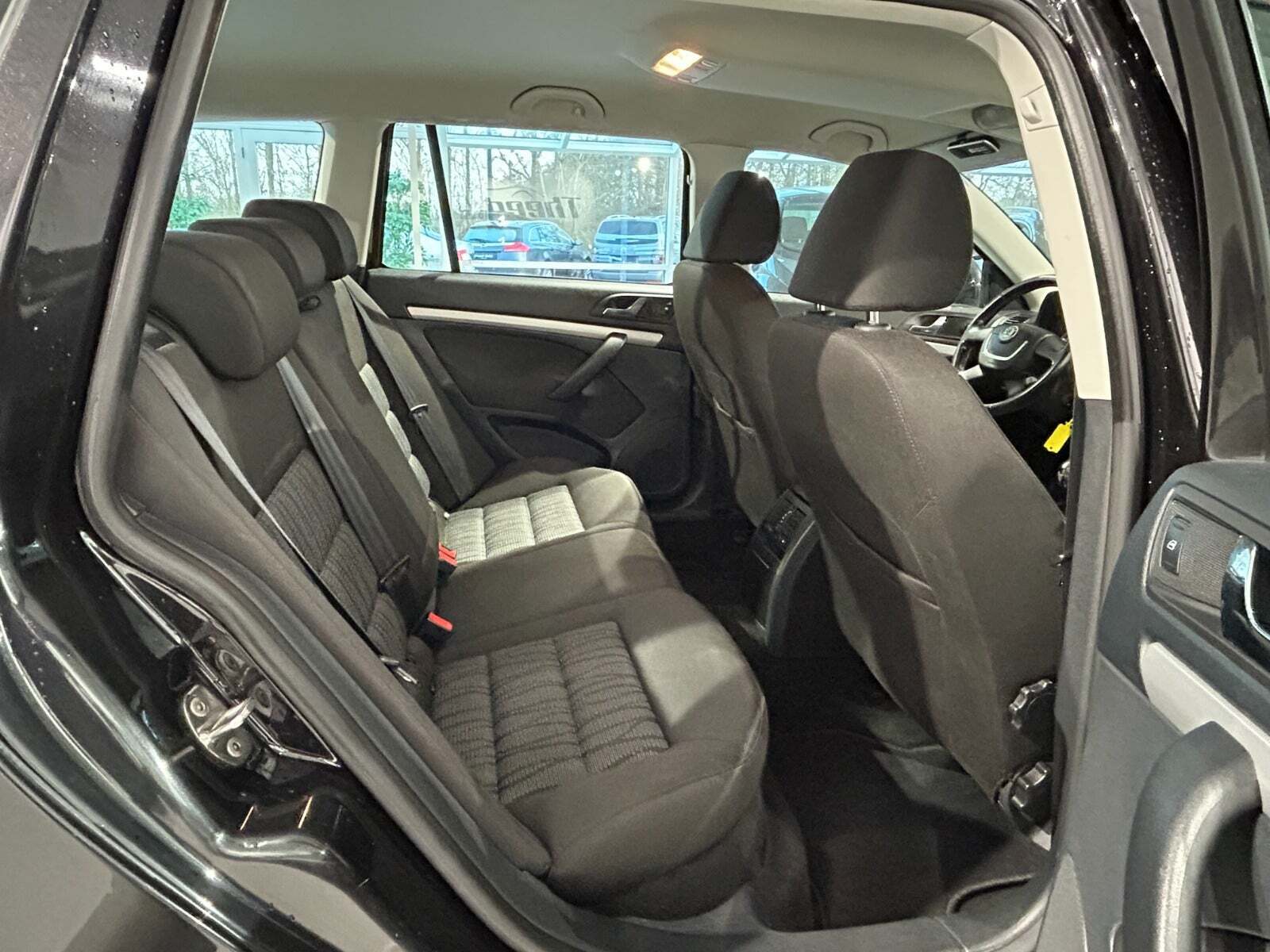 Sort Skoda Octavia fra 2011