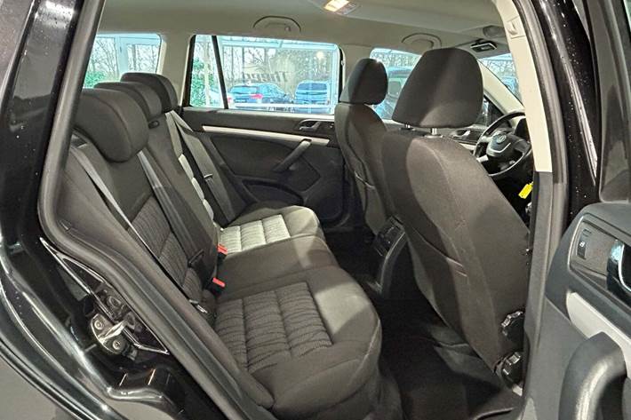 Sort Skoda Octavia fra 2011