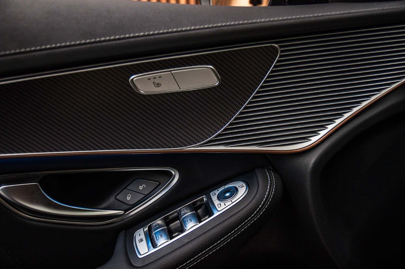 Blå Mercedes EQC400 fra 2021