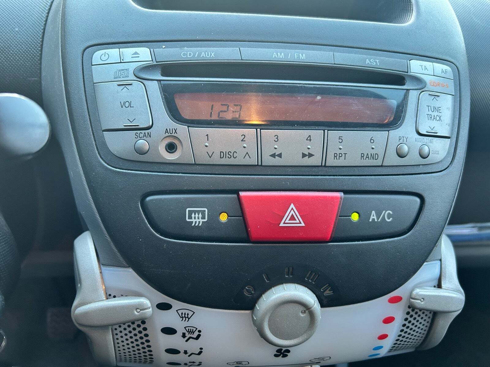 Sort Peugeot 107 fra 2011