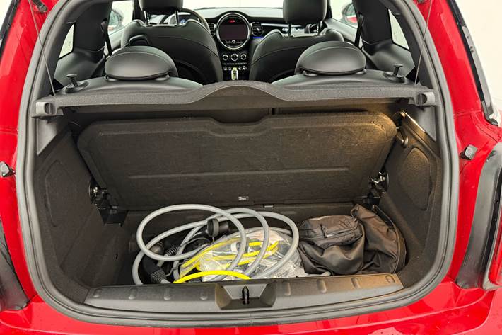 Rød Mini Cooper fra 2022
