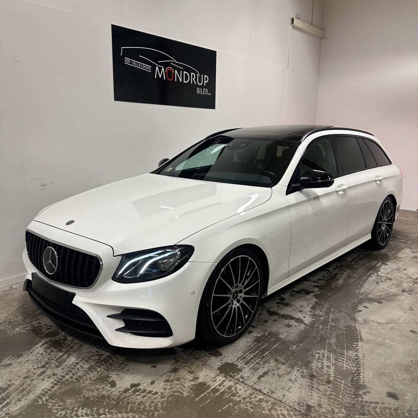 Hvid Mercedes E220 d fra 2017 set udefra