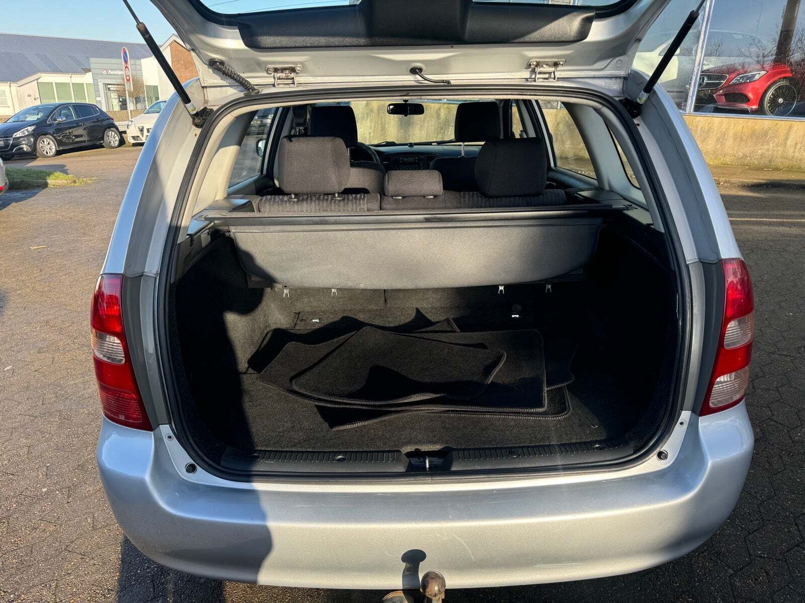 Grå Toyota Corolla fra 2002