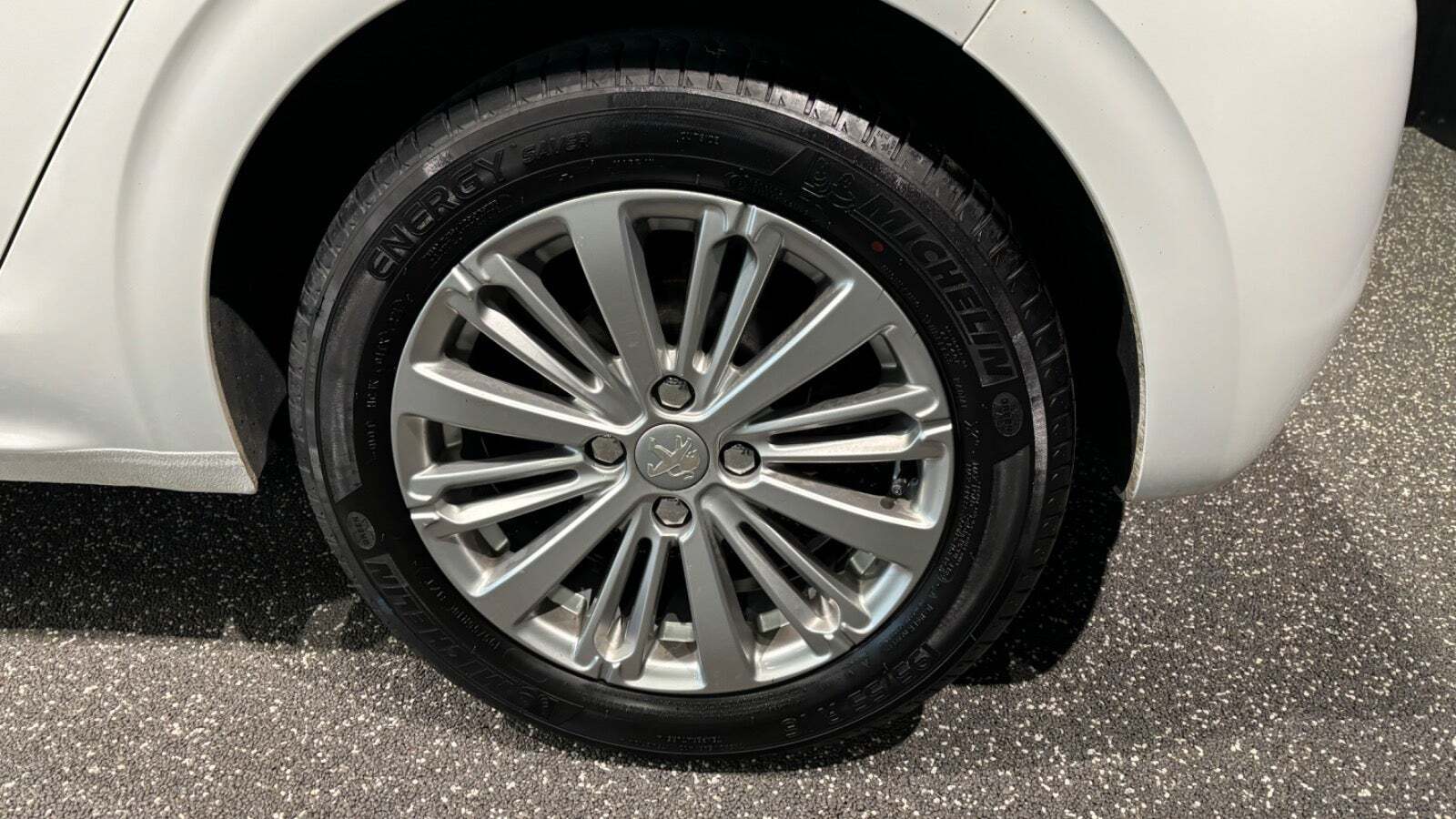 Hvid Peugeot 208 fra 2018