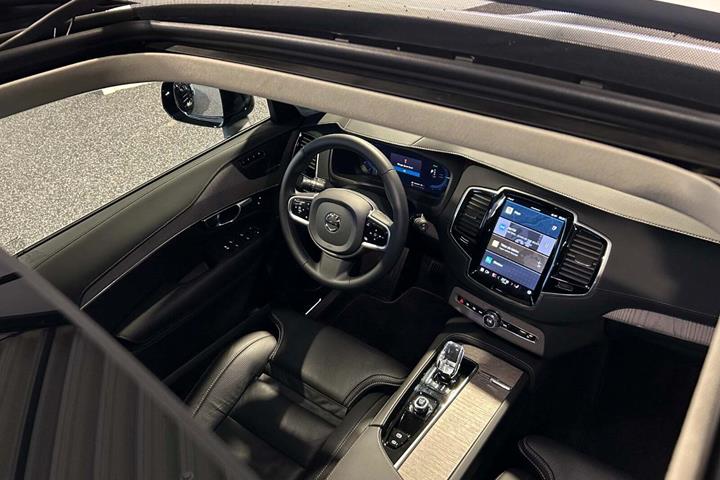 Sort Volvo XC90 fra 2022