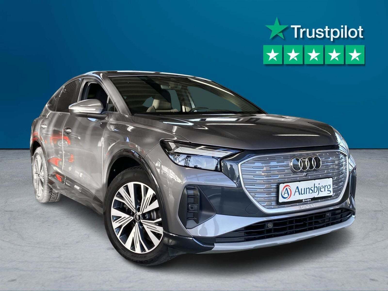 Sølv Audi Q4 e-tron fra 2022