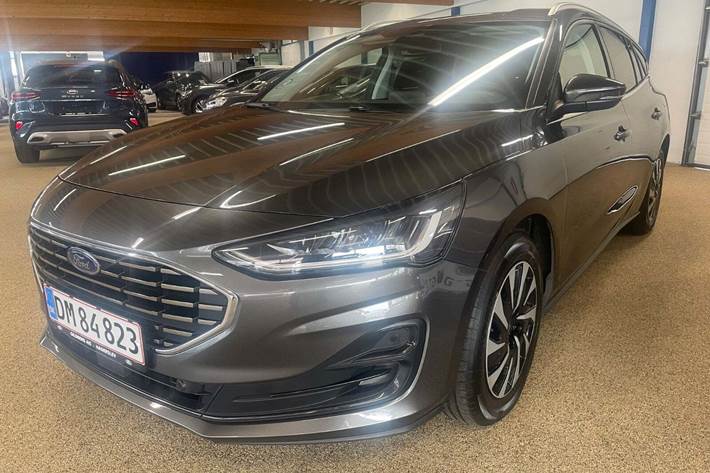 Grå Ford Focus fra 2022 set udefra