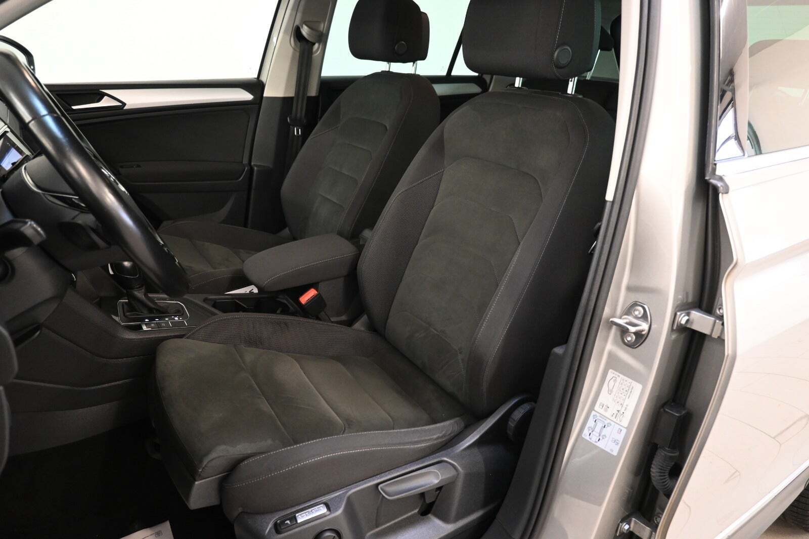 Grå VW Tiguan fra 2020