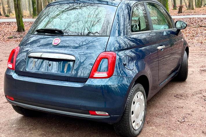 Blå Fiat 500 fra 2017