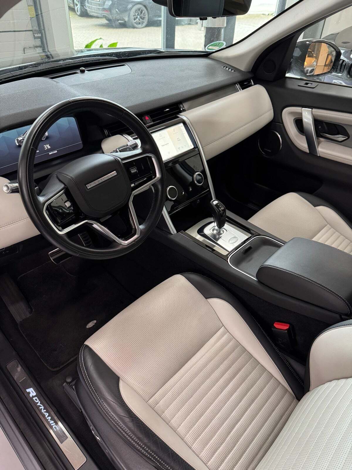 undefined Land Rover Discovery Sport fra 2021 set indefra