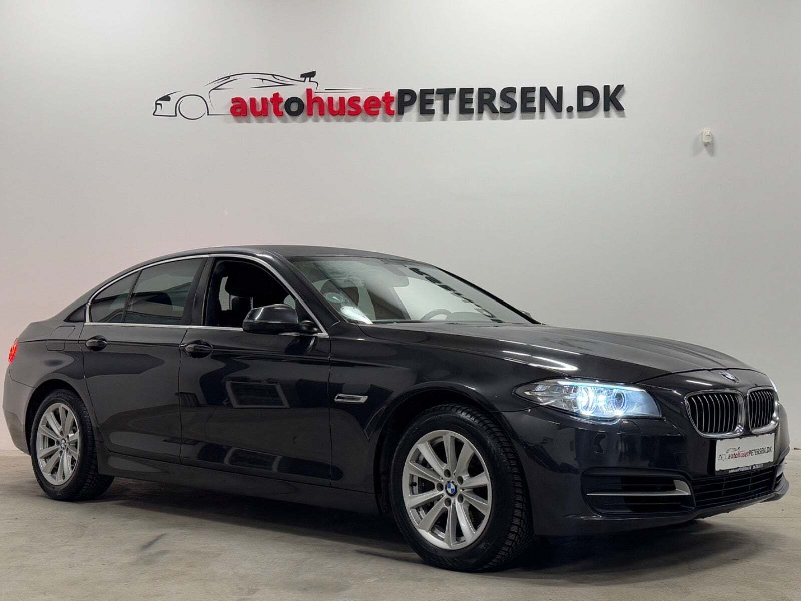 Sort BMW 535d fra 2014 set udefra