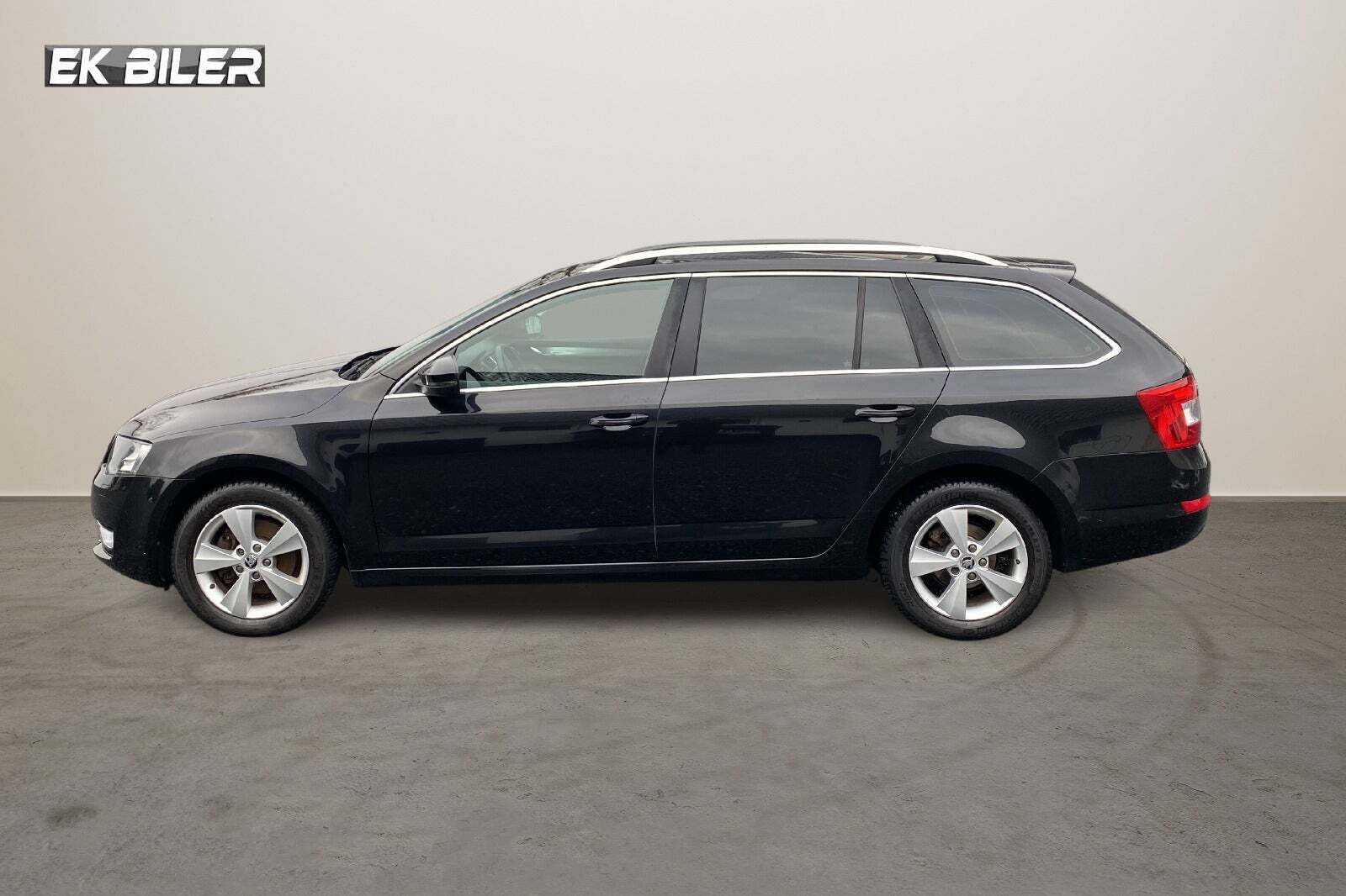 Sort Skoda Octavia fra 2015