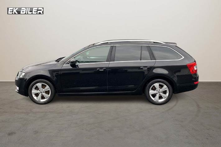 Sort Skoda Octavia fra 2015