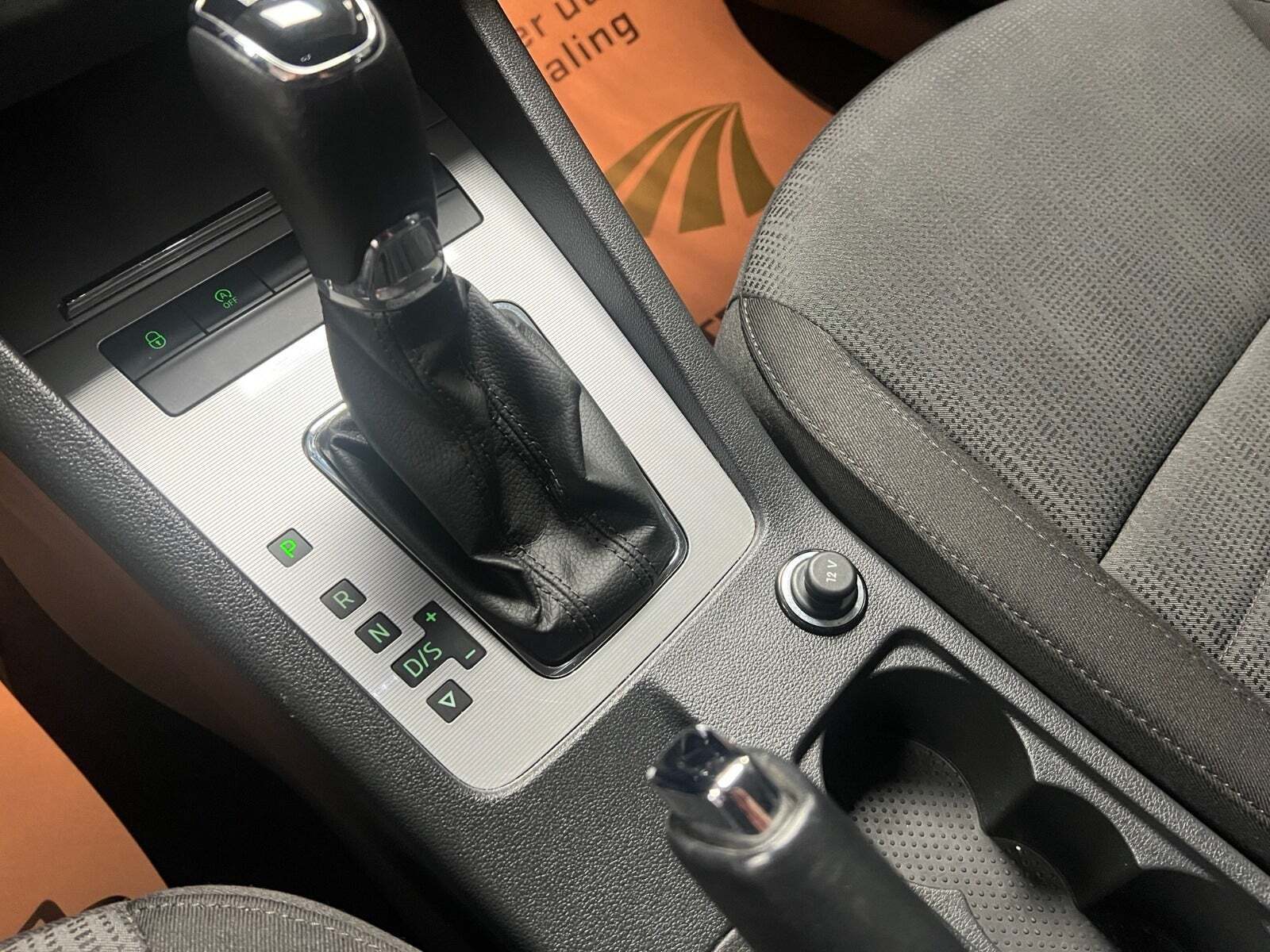 Sort Skoda Octavia fra 2015